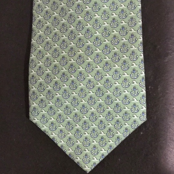 Vineyard Vines Anchor and Waves Tie - Picture 1 of 4